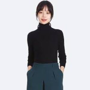 Uniqlo Black Wool Ribbed Turtleneck Size Medium